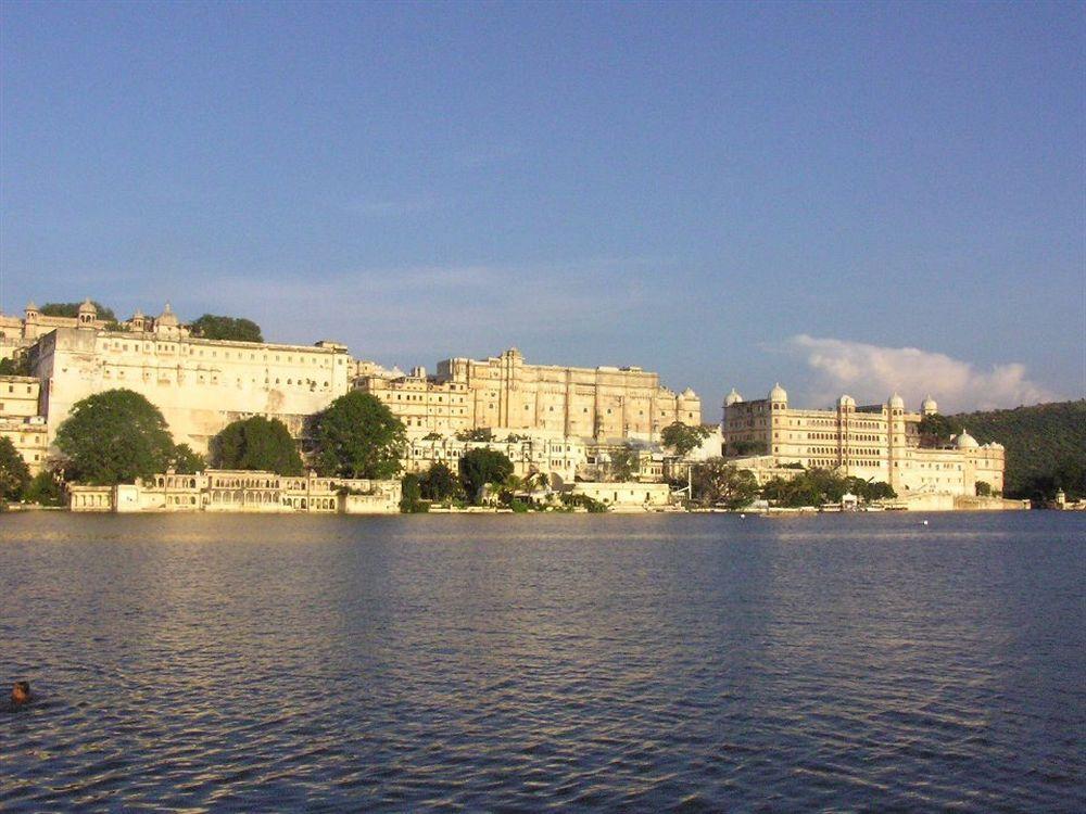 Shiv Niwas Palace By Hrh Group Of Hotels Удайпур Екстериор снимка