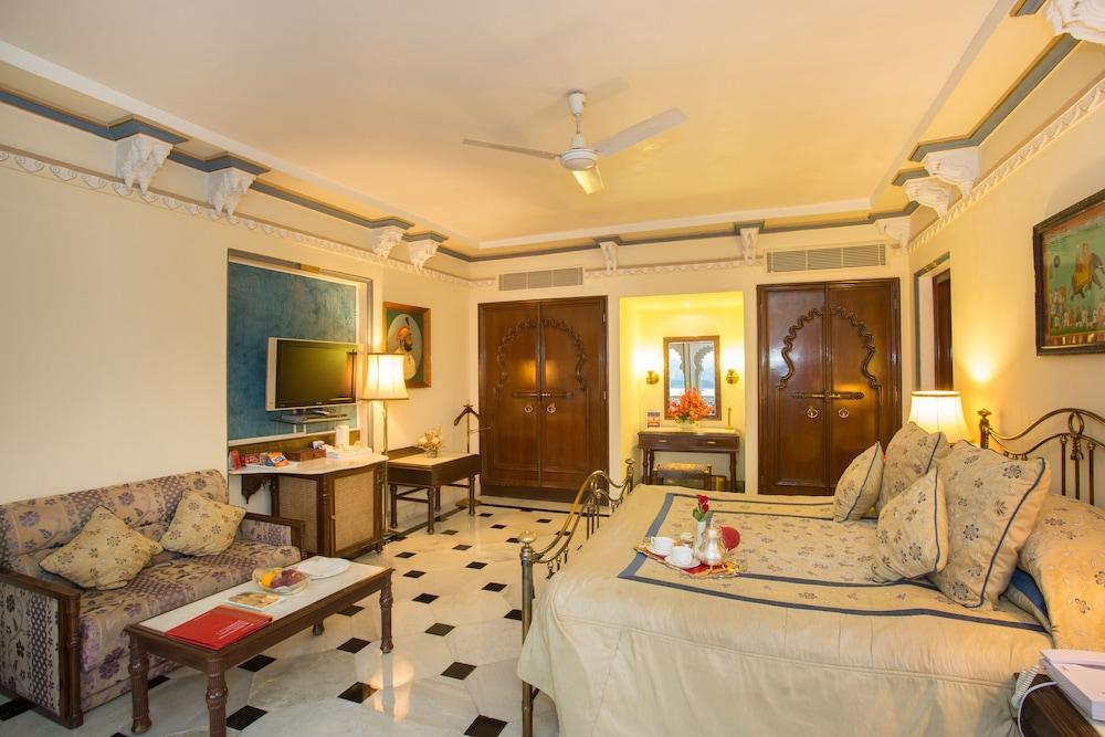 Shiv Niwas Palace By Hrh Group Of Hotels Удайпур Екстериор снимка