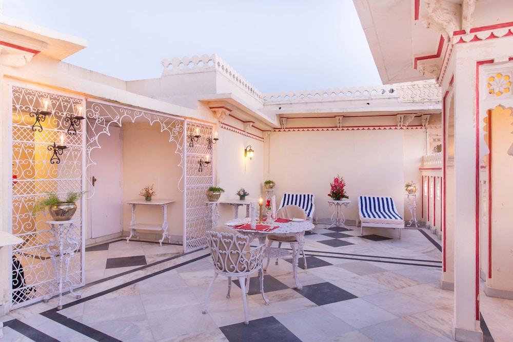 Shiv Niwas Palace By Hrh Group Of Hotels Удайпур Екстериор снимка