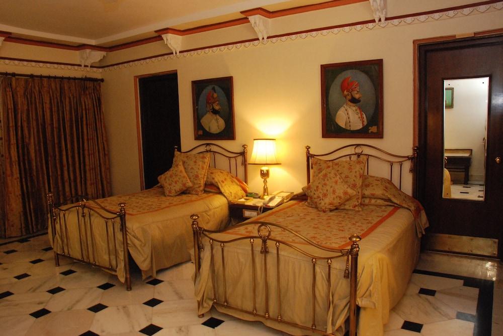 Shiv Niwas Palace By Hrh Group Of Hotels Удайпур Екстериор снимка